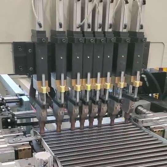 骏腾发自动生产线 暖通钢制板式暖气片 GB22工程用壁挂式散热器