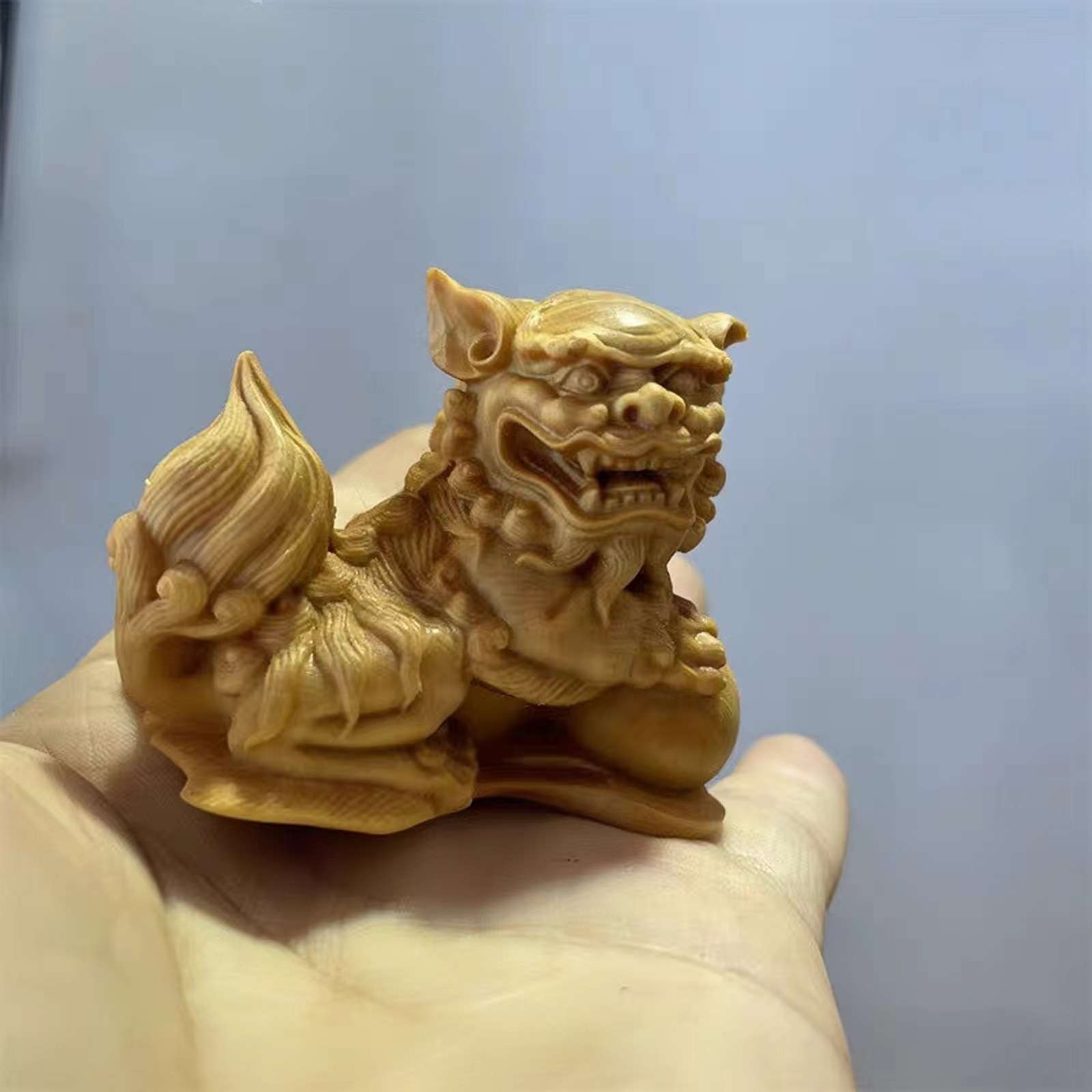 天然崖柏木雕可爱雄狮手把件舞狮子汽车饰品摆件实木车载工艺品