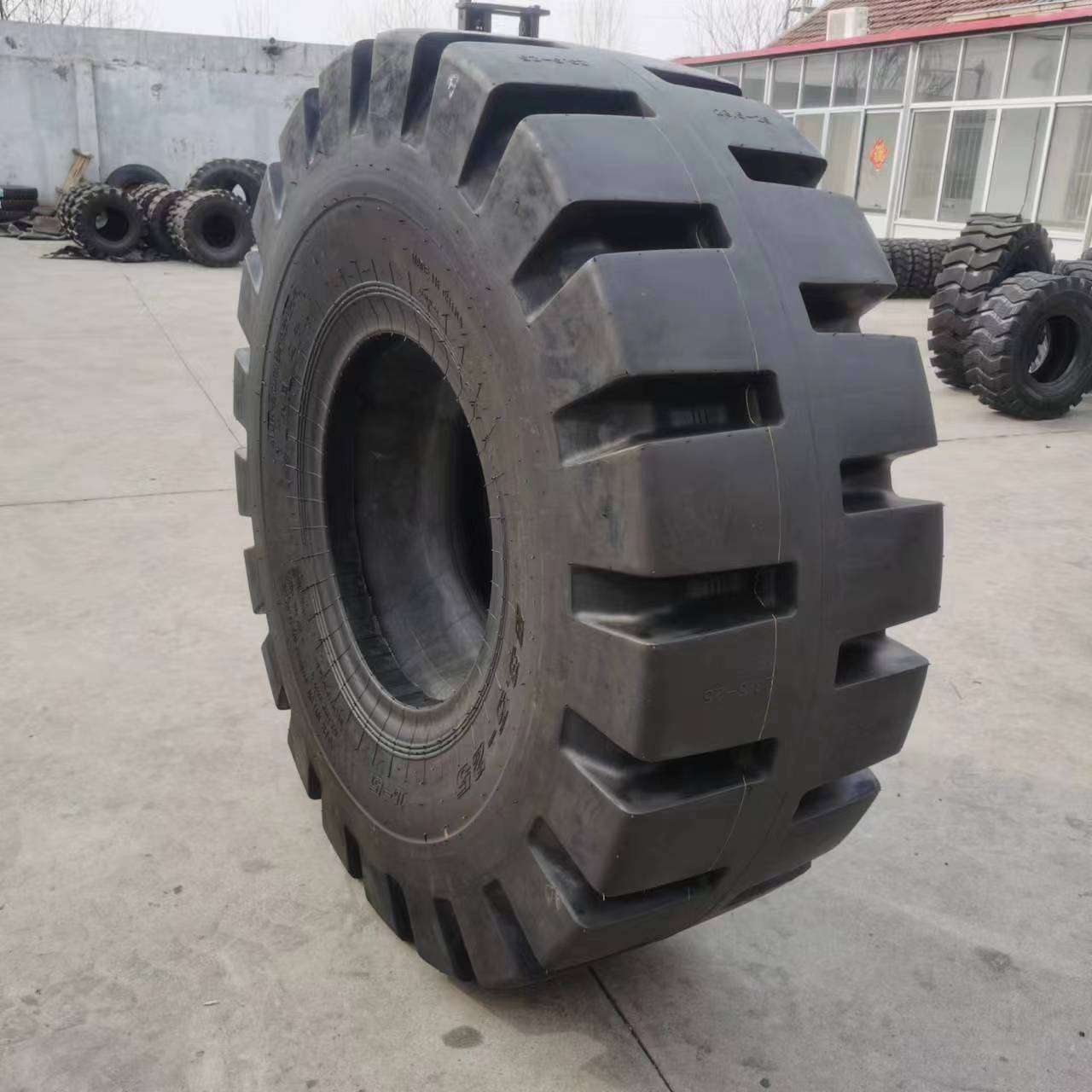 23.5-25 L5加深花纹 6公分 8公分   半实心装载机轮胎 OTR TYRE