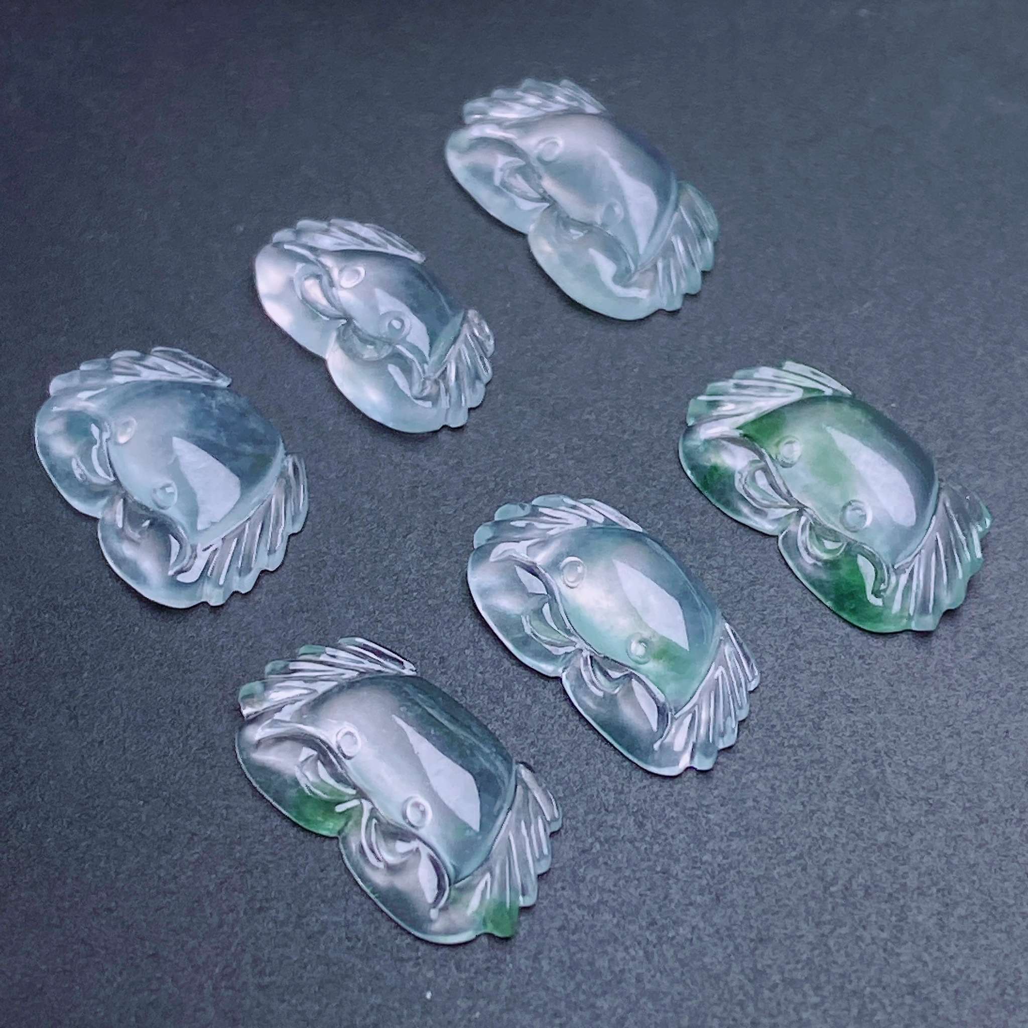 缅甸天然翡翠a货高冰飘花小螃蟹一手yypj尺寸:7.2-13.2-2.1mm