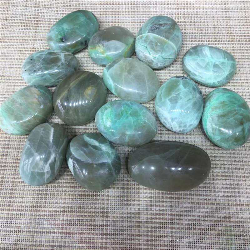 厂家 天然绿月光把玩石原石打磨手部按摩石跨境直播摆件500g