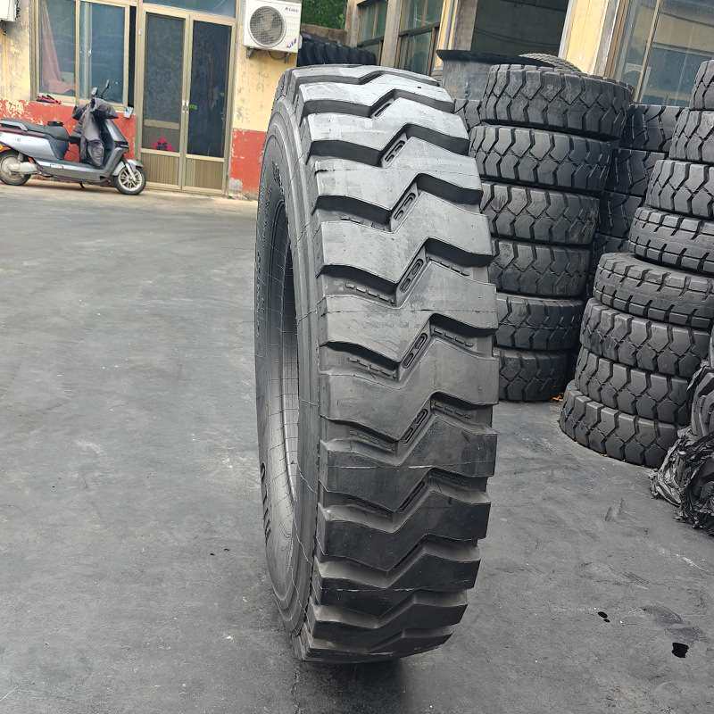 1300R25轮胎 1300R25宽体自卸车轮胎 13.00R25矿山全钢丝工程轮胎