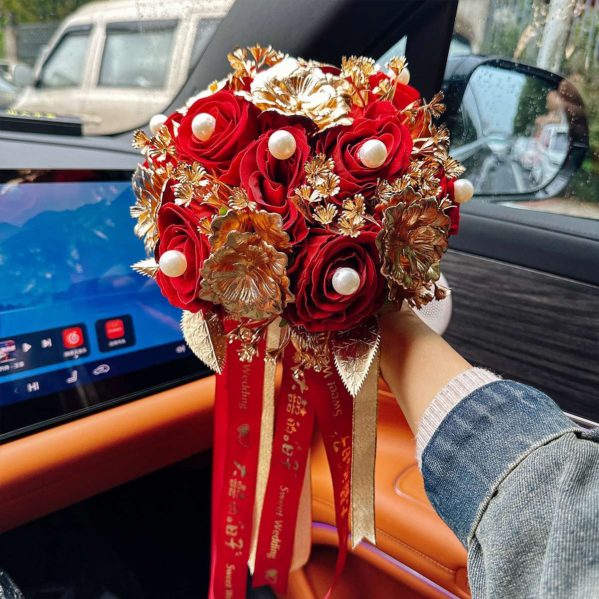 中式新娘金色手捧花婚礼仿真花玫瑰假花接亲新郎中国风秀禾搭配