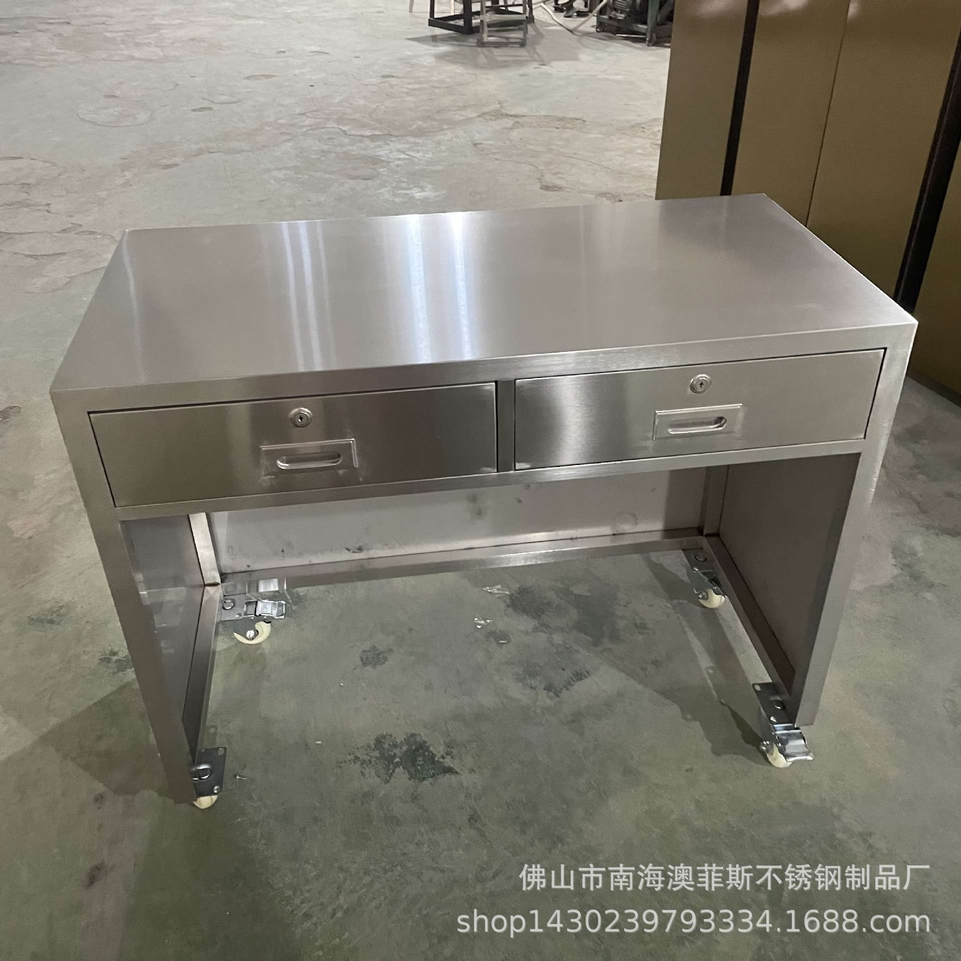 抽拉式多层单不锈钢办公桌厂家定 制电脑桌无尘工作桌铁皮桌子