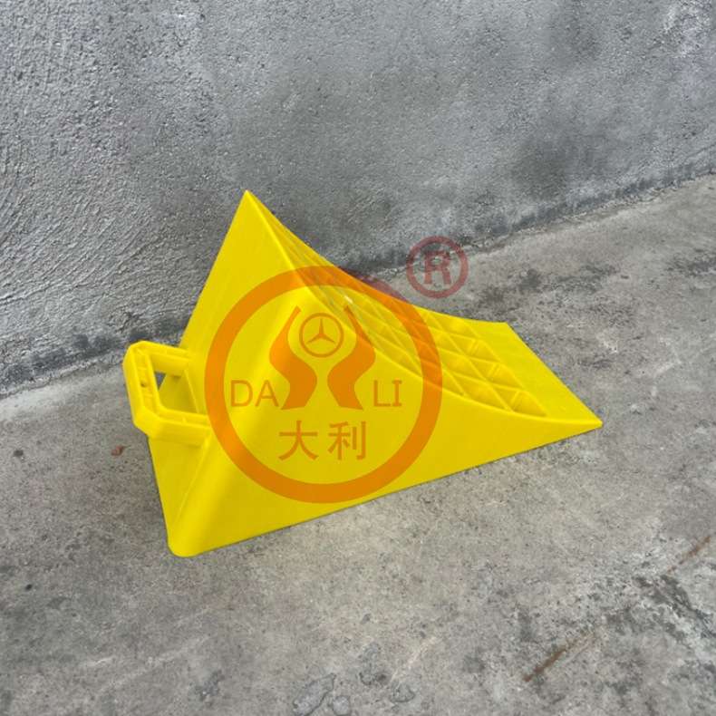 汽车止退器塑料便携式汽车轮胎止滑器大小货车防倒退三角木停车垫
