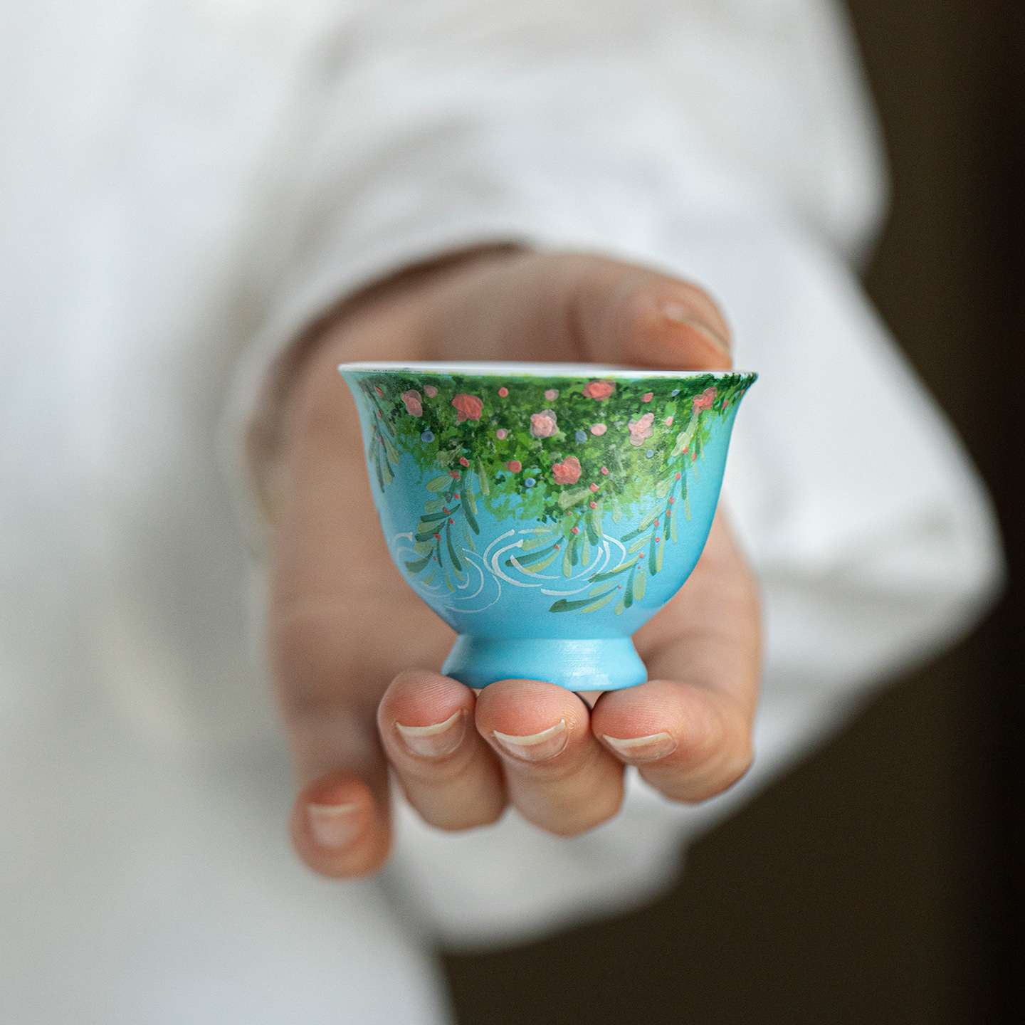 唐宋蓝地彩绘油画风柳燕絮语陶瓷品茗杯小号手绘家用茶杯单杯杯子