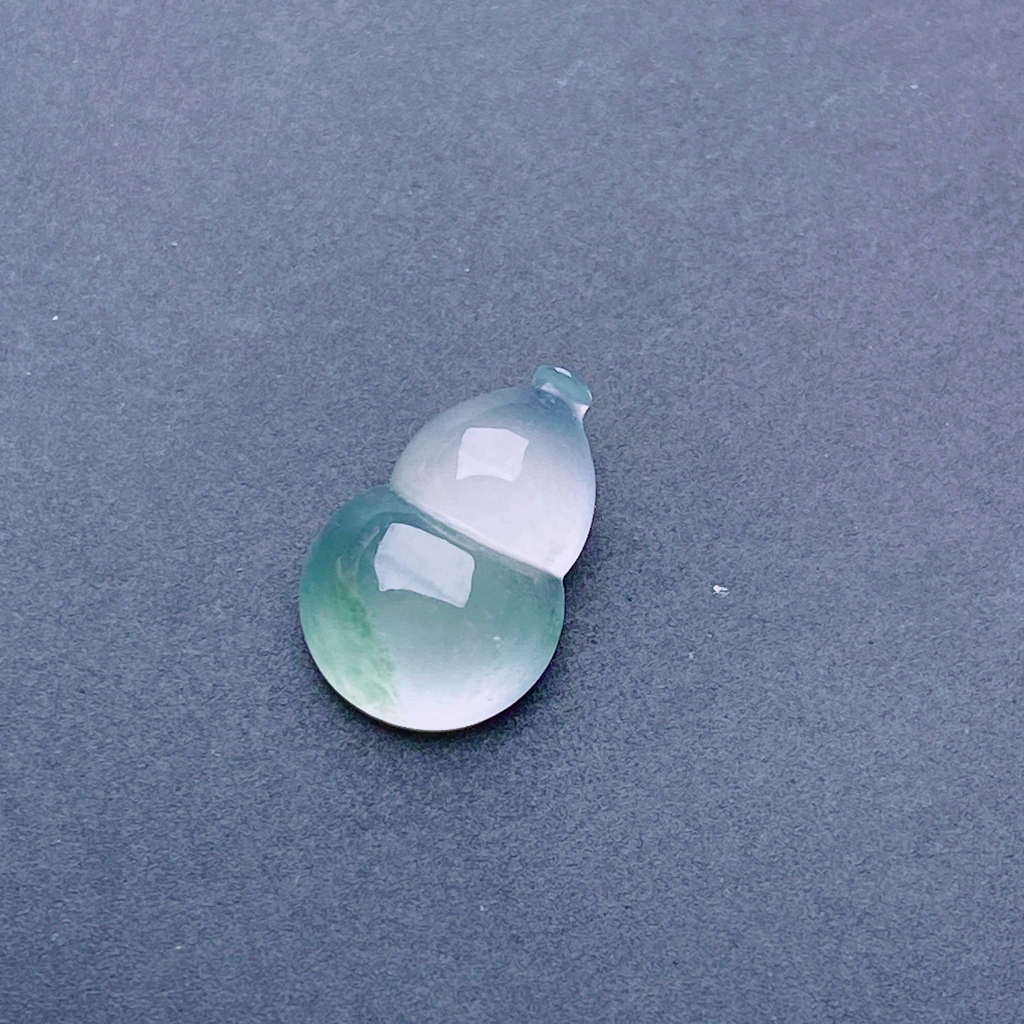 缅甸天然翡翠a货高冰飘花葫芦裸石fxj，尺寸：13-8.5-4.3mm