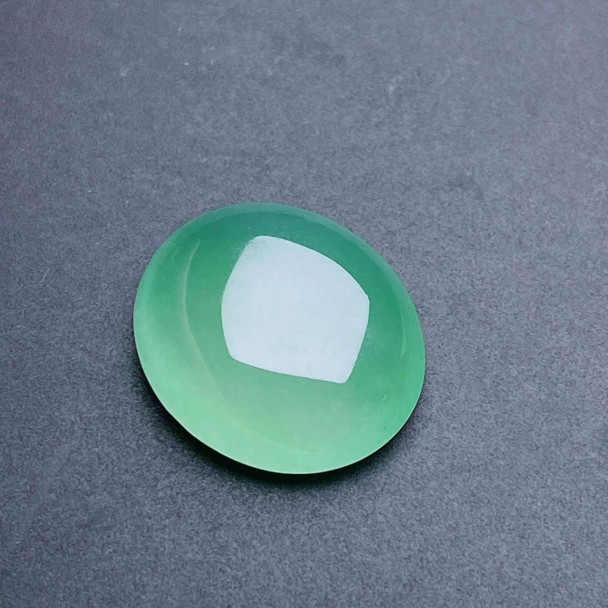 缅甸天然翡翠a货冰晴绿蛋面裸石dmf尺寸:17.5-15.1-6mm