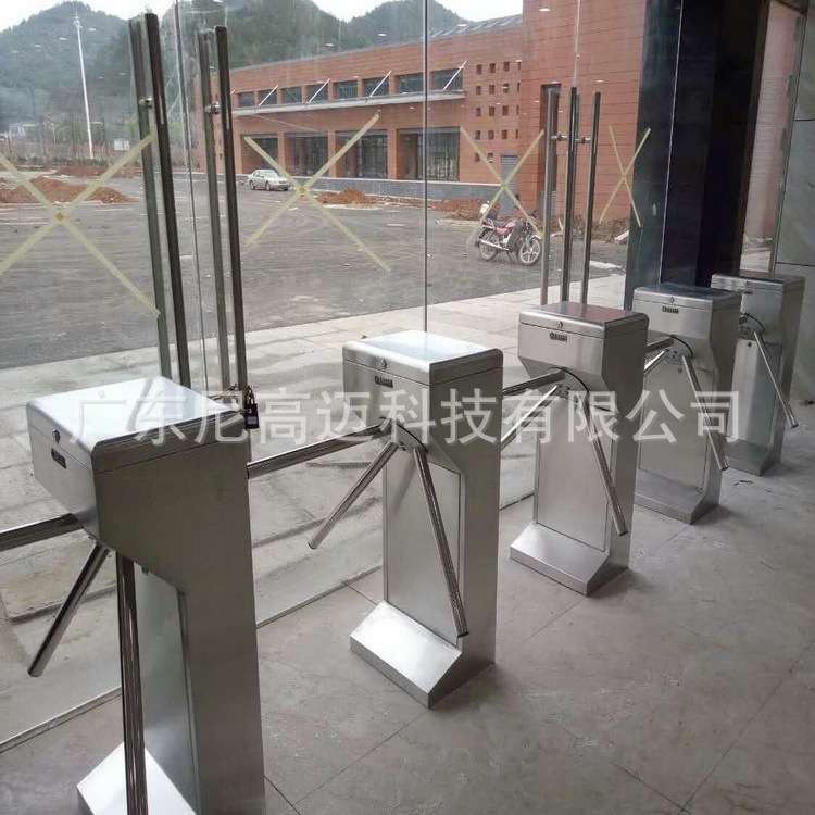 昆明景区三辊闸单向入口立式三杆转闸游客只进不出行人栏杆转闸机