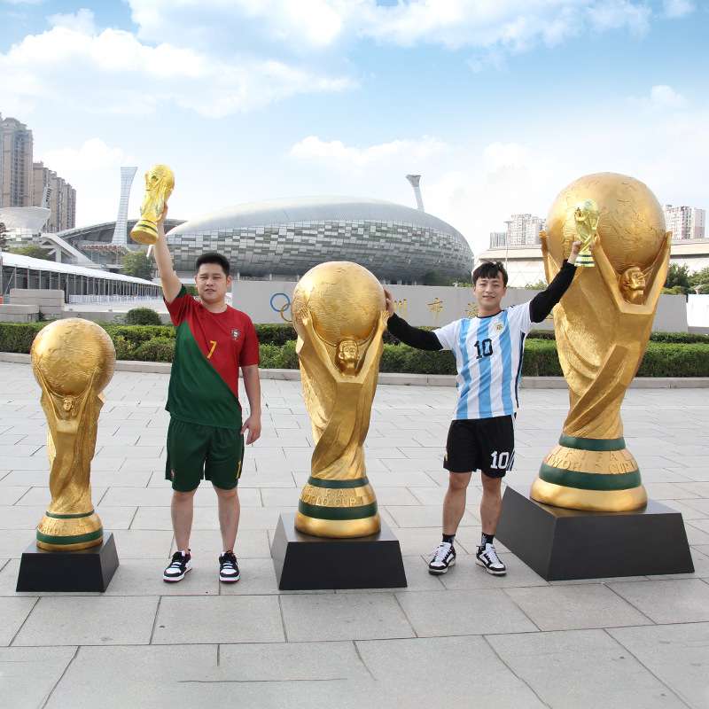 2026美加墨世界杯纪念品大力神杯大型玻璃钢雕塑酒吧摆件装饰模型