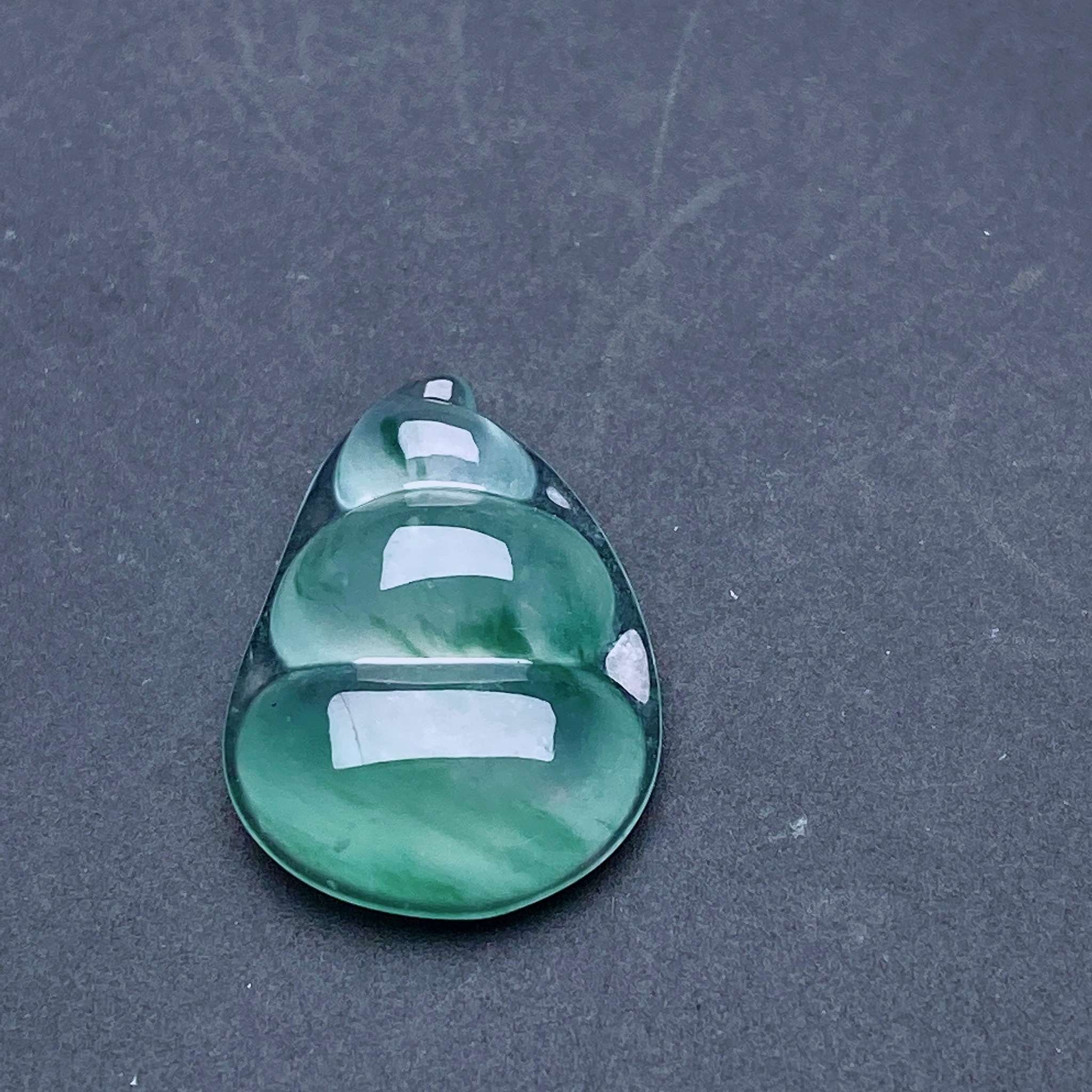 缅甸天然翡翠a货高冰飘花福豆裸石fxj，尺寸：19.1-13.8-6.3mm