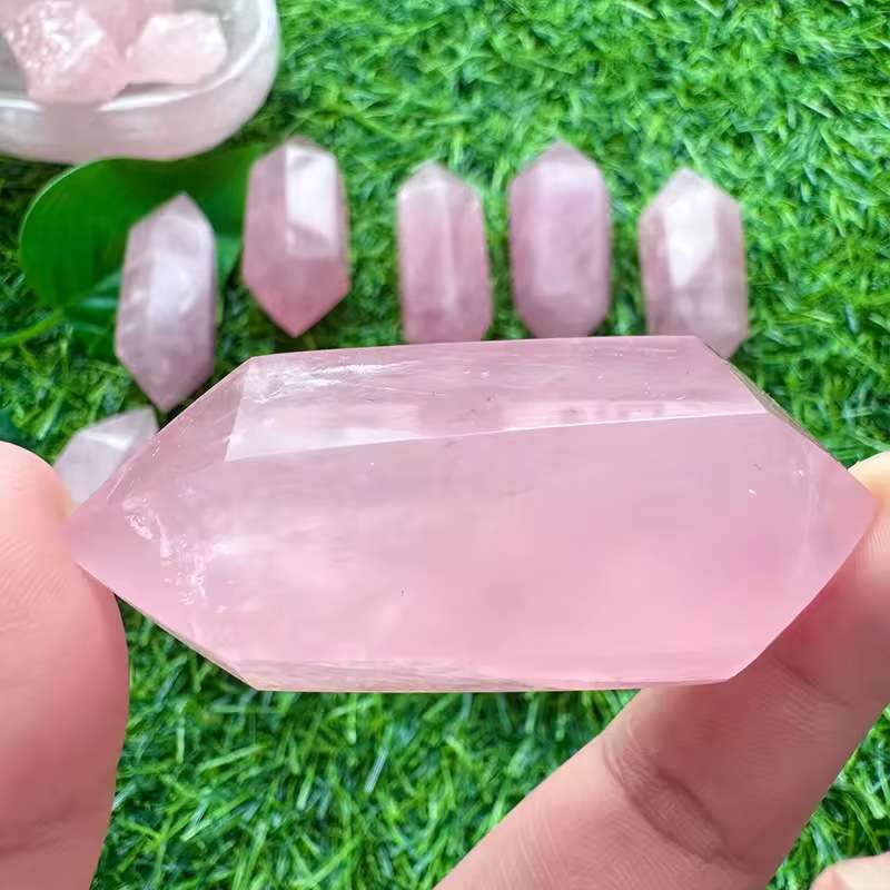 跨境粉水晶双尖水晶柱六棱柱原石摆件粉水晶双尖柱厂家直供