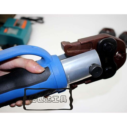 PZ-1550充电式电动不锈钢管水管压管钳 电动卡压钳 DN15-32mm