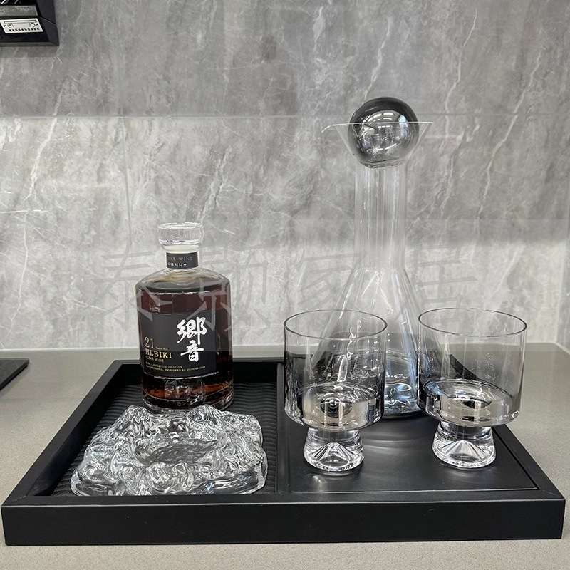 现代风简约感样板间厨房组合软装不锈钢锅具酒壶酒器仿真蔬菜摆件