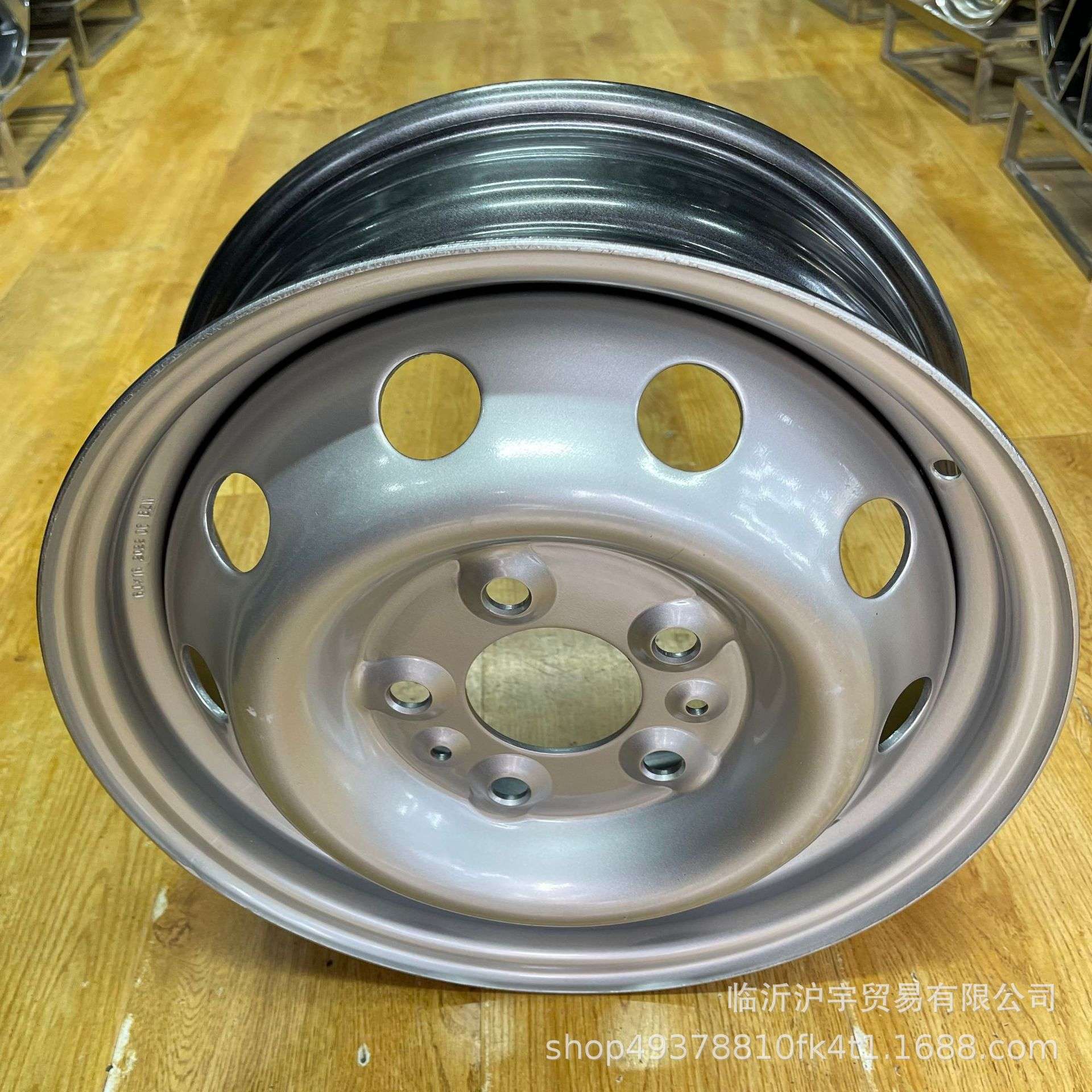 大通V80钢圈轮毂铁轮毂铁钢圈上汽大通V80钢圈16寸轮毂银色