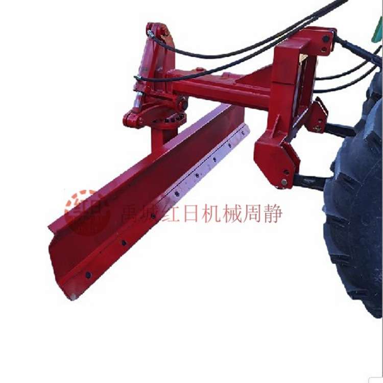 液压平地机工作视频 四轮拖拉机挂接土地整平机 刮土板平地机