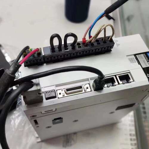 安川伺服X SGMXJ-08AUA6EC2+SGDXS-5R5A00A8002 750W有刹脉冲电机