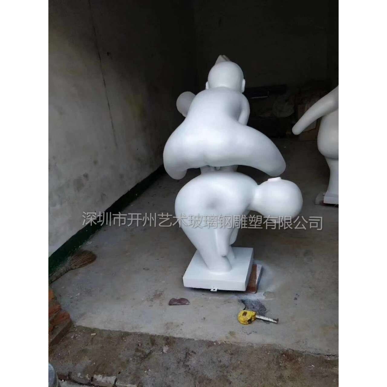 东莞厂家直销玻璃钢抽象小孩童趣大冒险商场美陈园林景观雕塑摆件