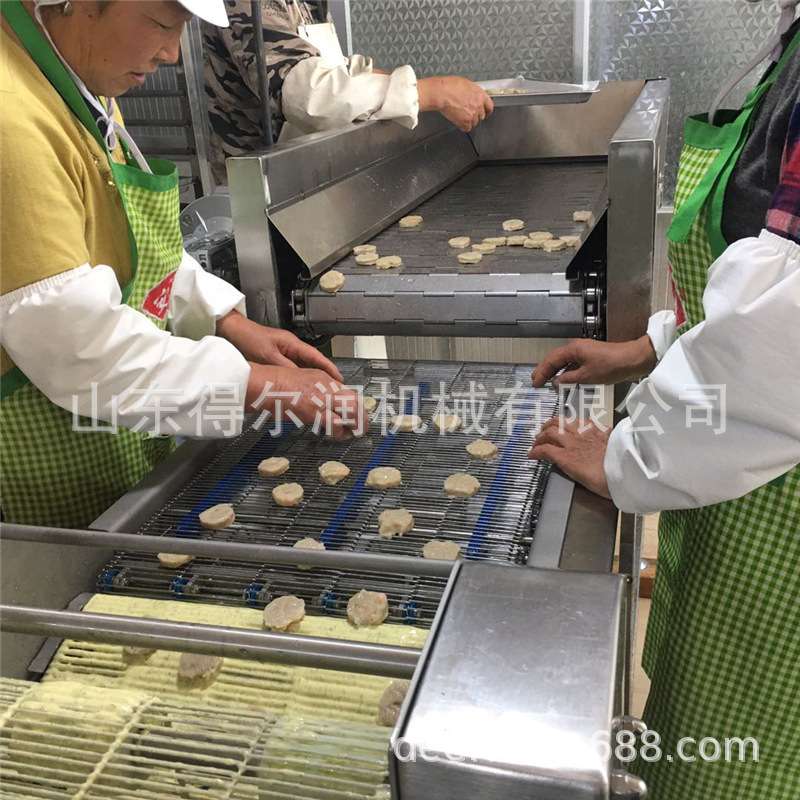 威海海苔虾仁饼油炸机 鱼香肉饼上浆油炸生产 线 色泽均匀产量大