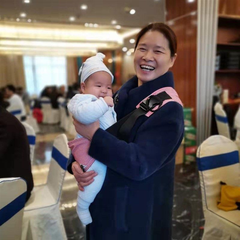 婴儿背带新生腰凳前抱式轻便宝宝背巾夏季抱娃睡觉神器外出行简易