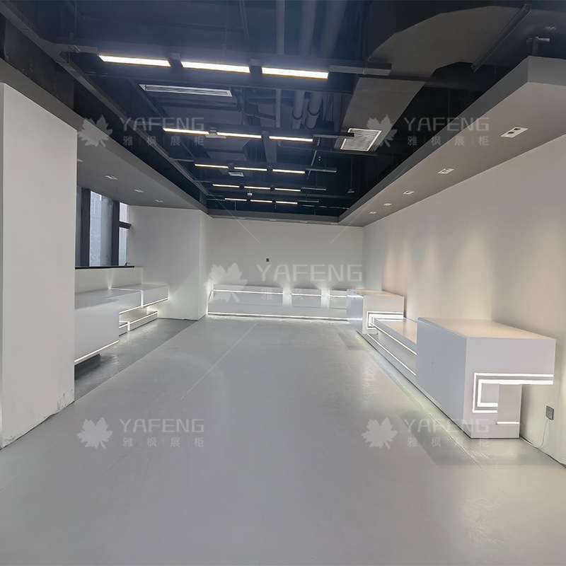产品展厅展示柜木质带灯地台烤漆展示柜模拟机器设备展柜展厅设计