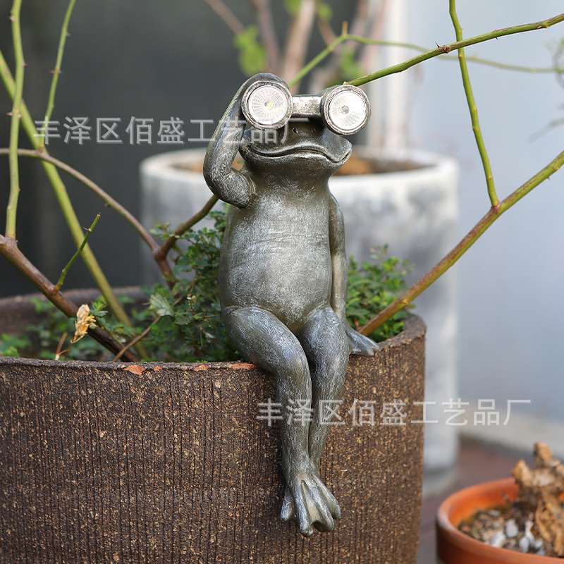跨境树脂工艺品太阳能灯拿望远镜青蛙摆件创意家居花园庭院装饰品