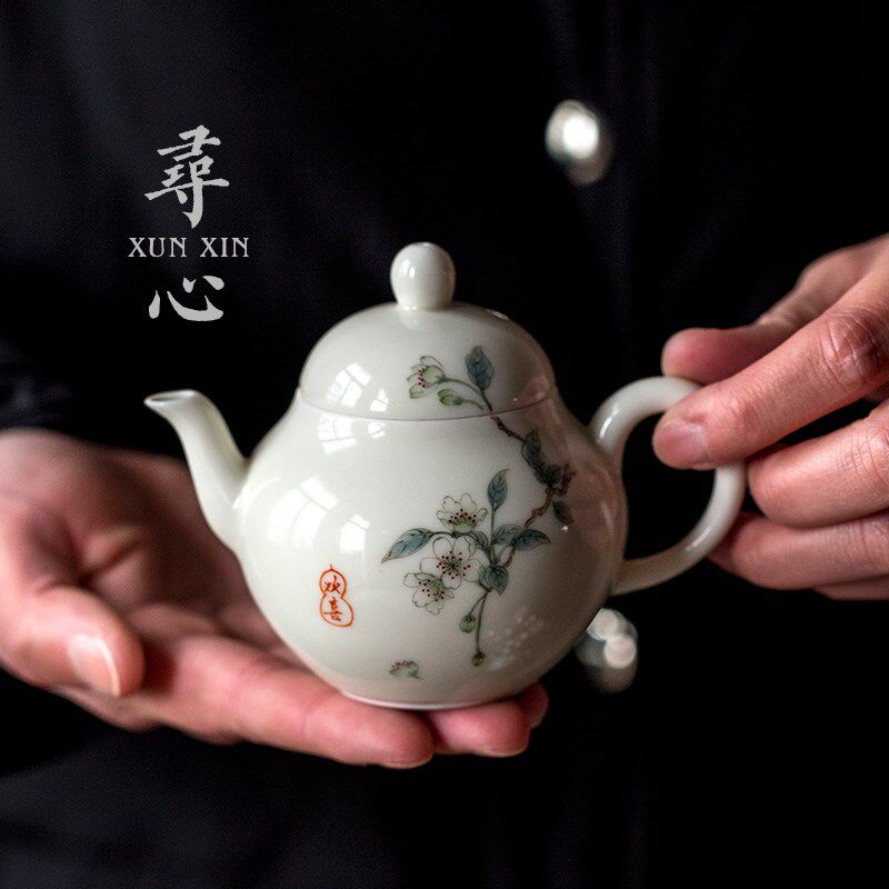寻心杏白釉手绘海棠花梨形壶釉上彩功夫茶具陶瓷家用新中式泡茶壶