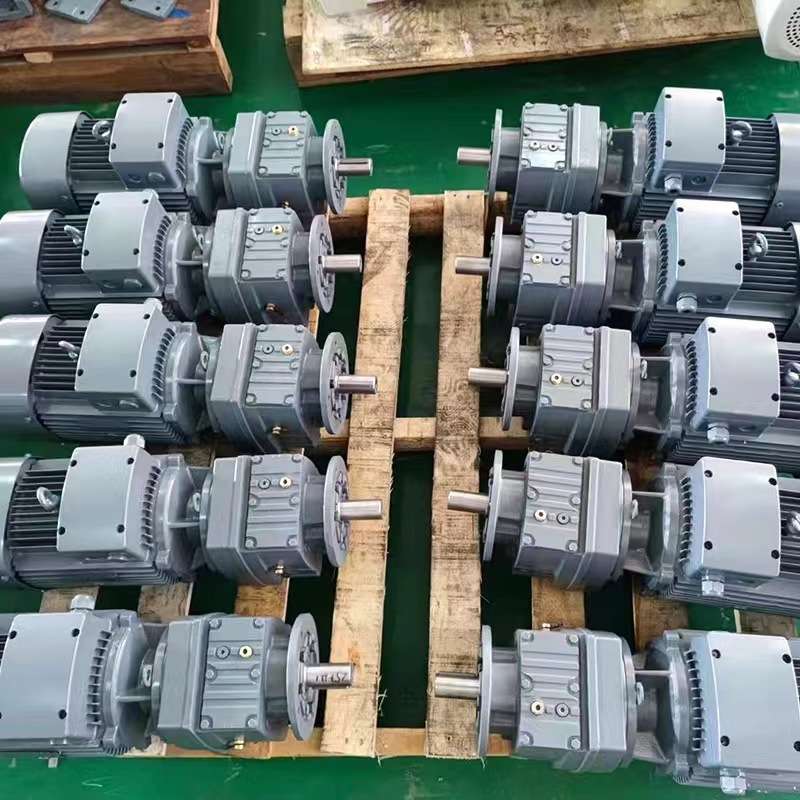 RF87法兰轴伸式组合型斜齿轮减速机卧式小型硬齿面齿轮变速器现货