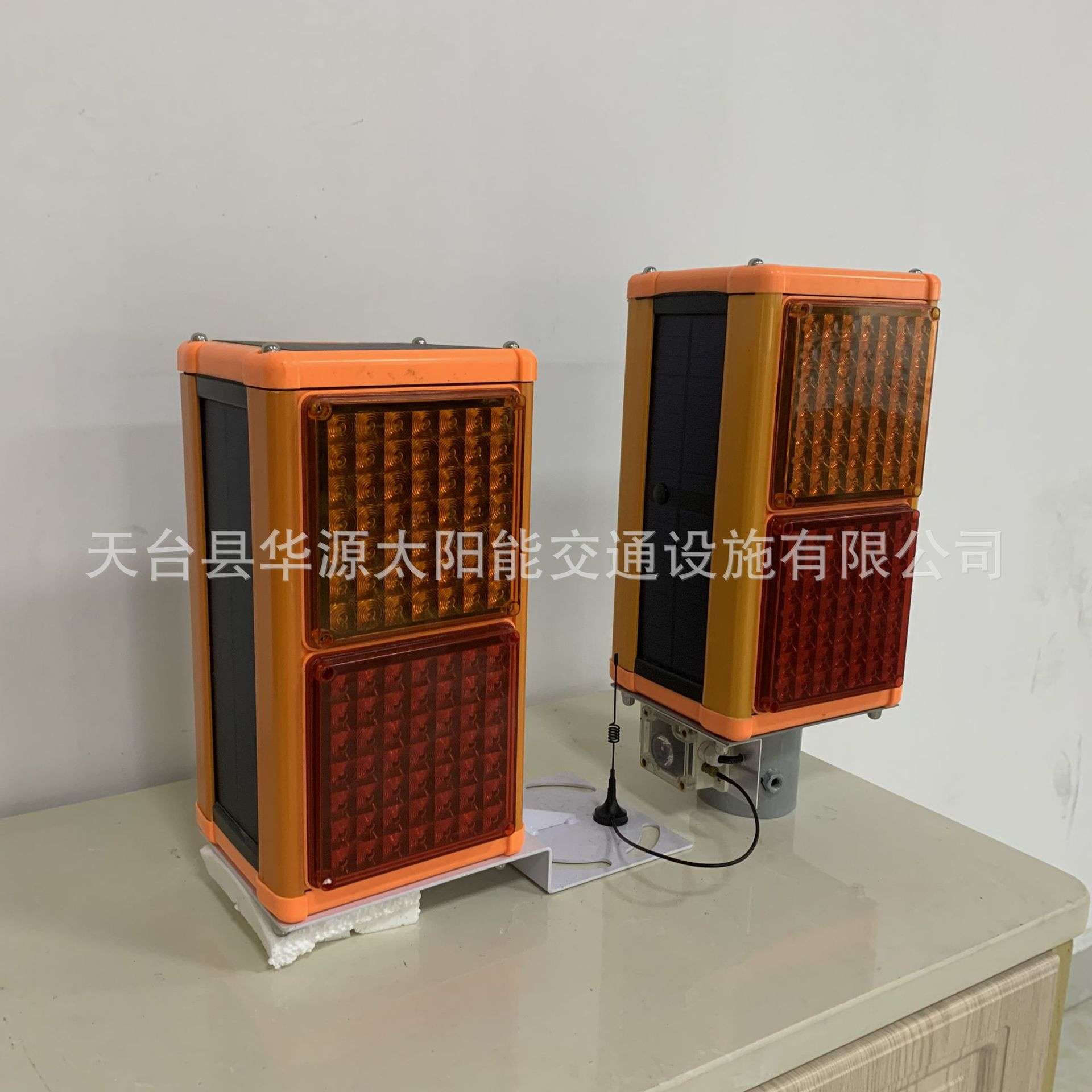 太阳能边缘警示柱雾灯弯超亮LED同步防雾系统警示灯实力 厂家直销