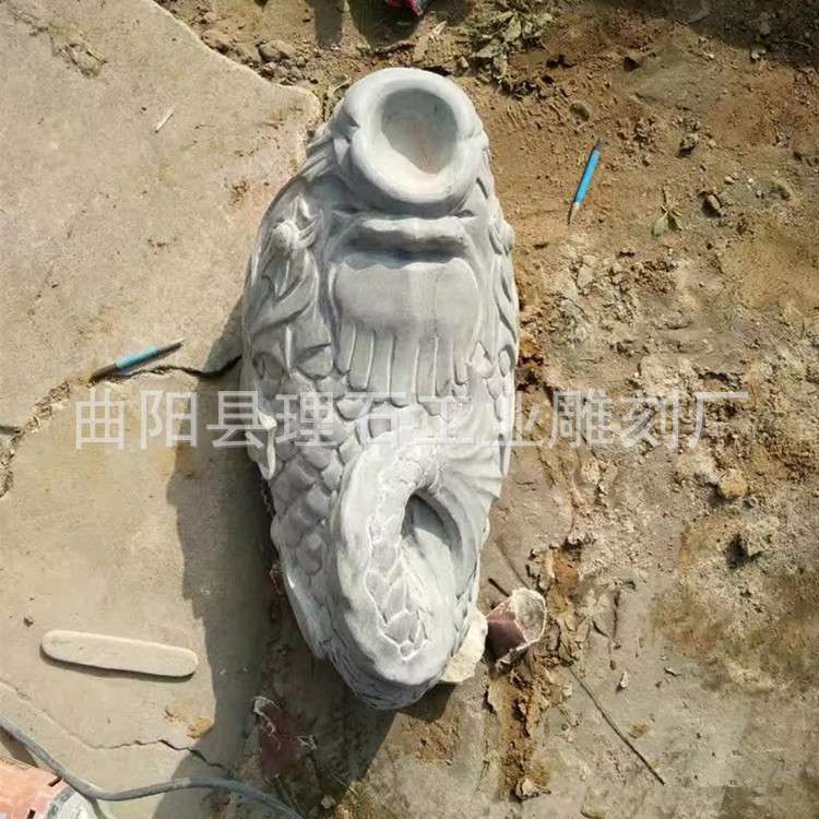 厂家供应石雕鱼 大理石雕翻尾鱼喷水雕塑 青石翻尾石鱼雕塑