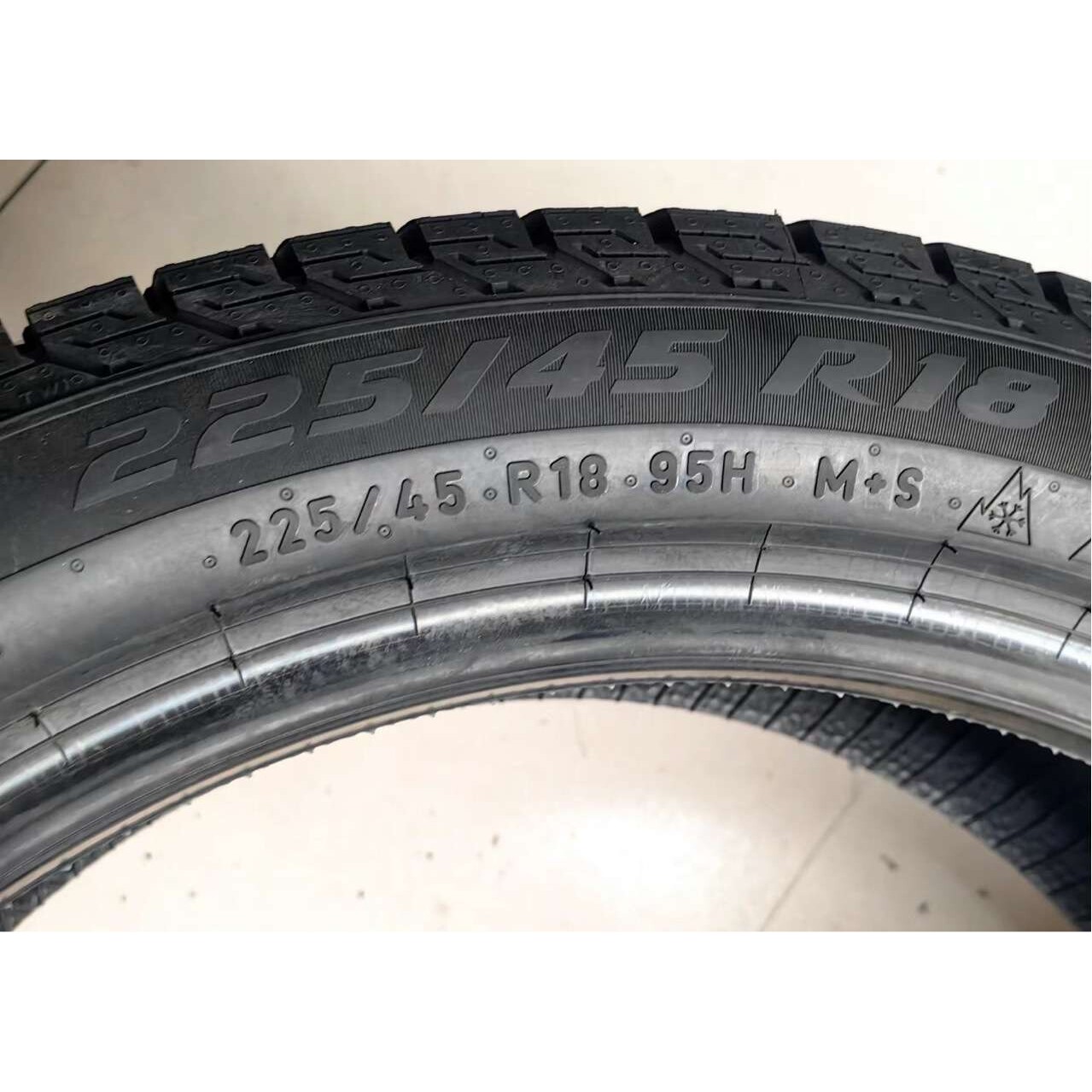 倍耐力冬季轮胎雪地235/45R18 225/45R18 255/40R18