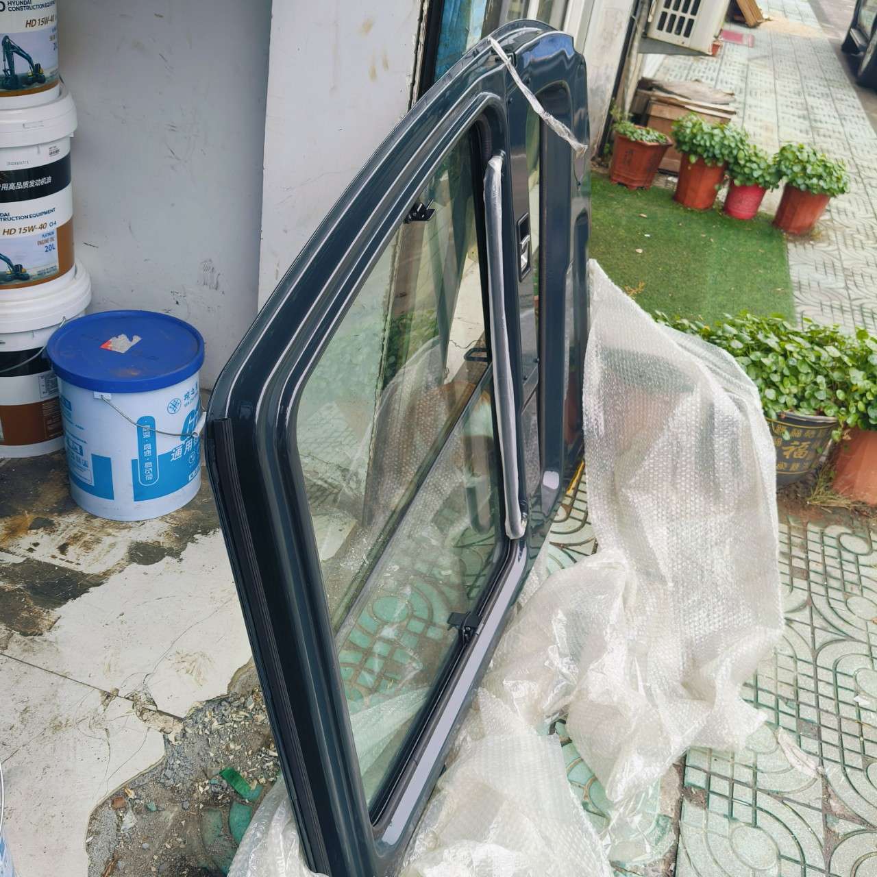 现代R150-7/215-7/265-7/305-7挖掘机驾驶室车门总成71N6-04000