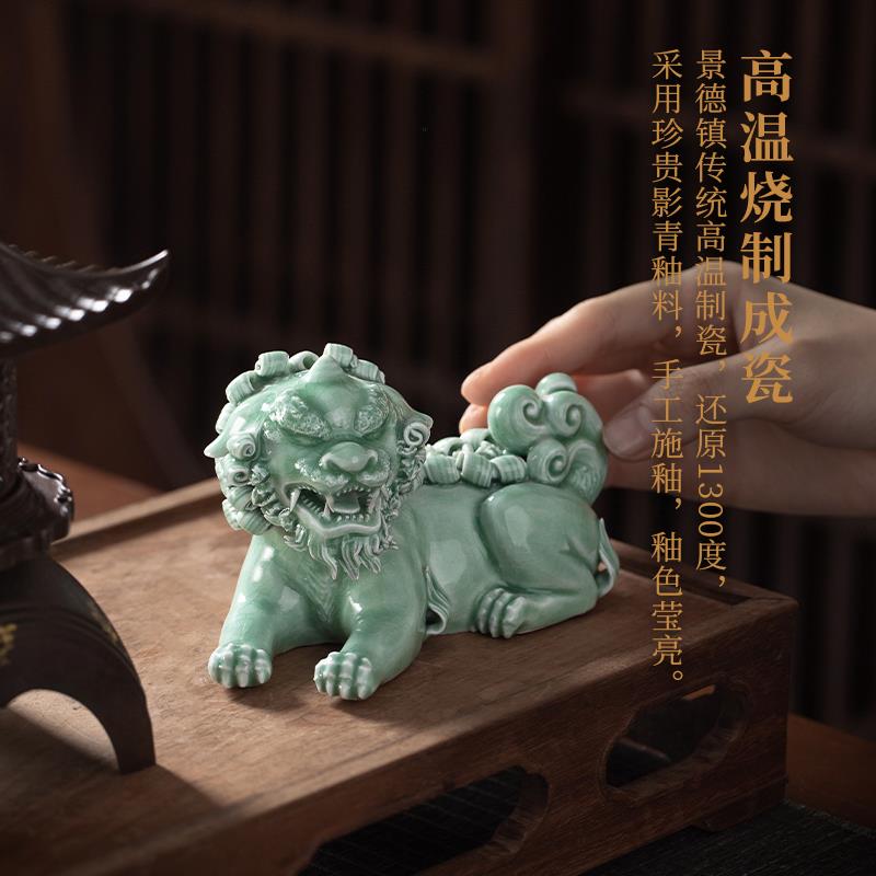景德镇陶瓷狮子工艺品酒柜博古架家居客厅摆件茶台茶宠影青釉瓷器