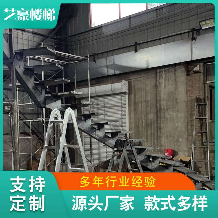 北欧复式环保漆面双梁夹玻璃楼梯不锈钢立柱护栏私家别墅工程梯