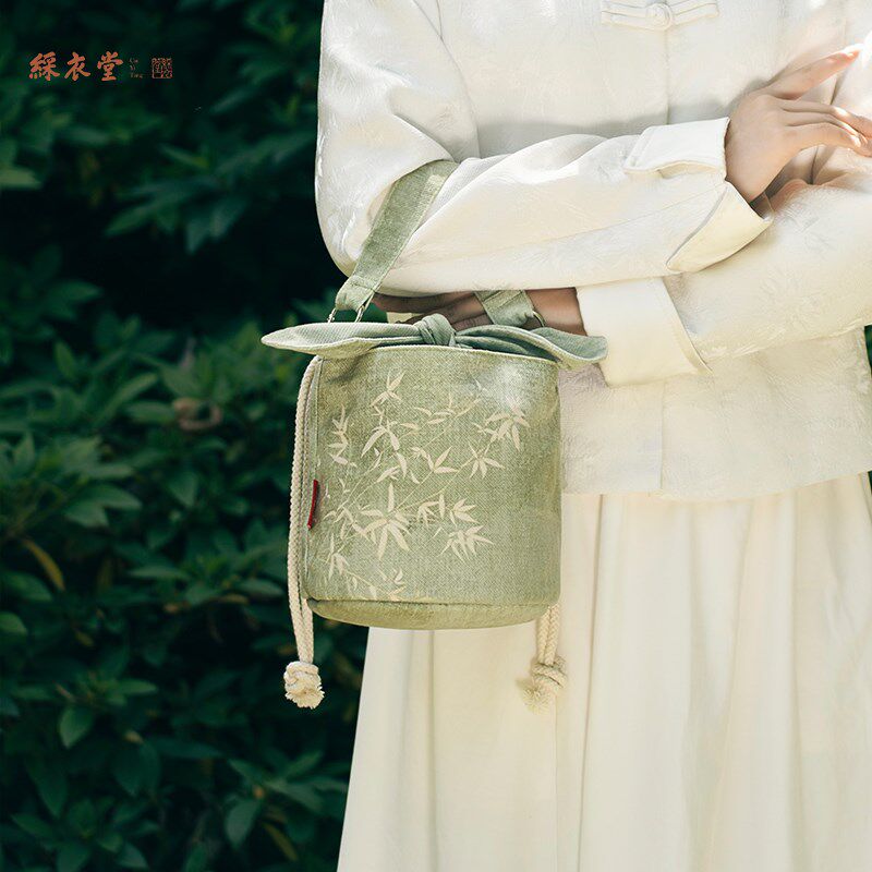 彩衣堂国风文艺书画抽绳兔耳束口袋手提拎女手机遛弯包水桶学生AC