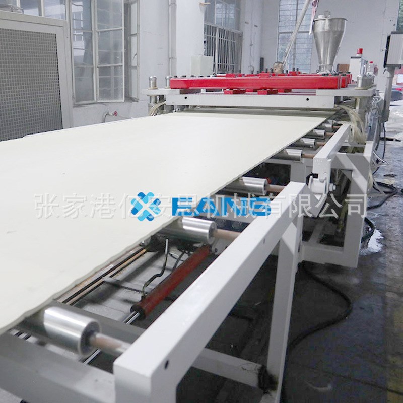 PVC发泡板木饰面自由结皮发泡板材防火板碳晶板加工生产线机器图片