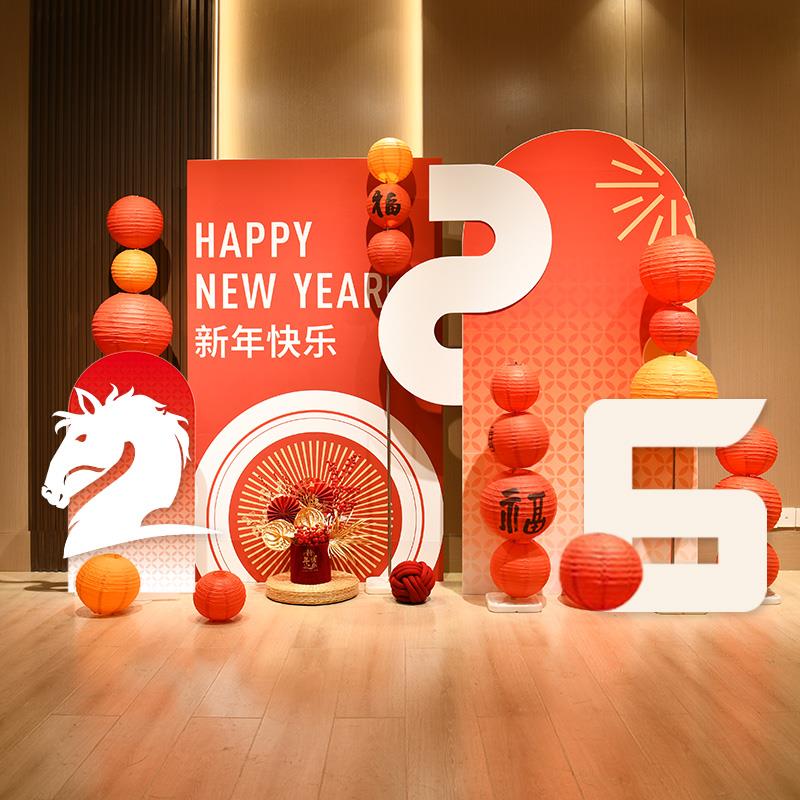 2026马年幼儿园元旦舞台新年会商场场景布置氛围装饰kt展板背景墙