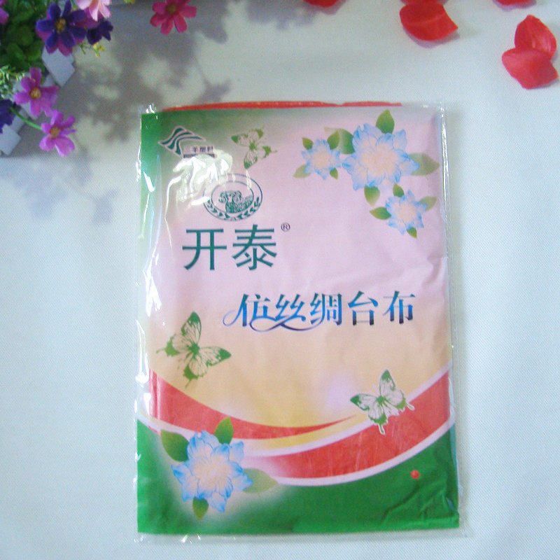 开泰仿丝绸台布 一次性塑料婚庆红桌布 防水防油饭店家用60包整箱