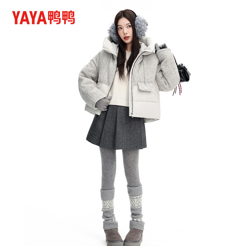 鸭鸭潮流羽绒服女短款连帽加厚保暖舒适外套舒适百搭显瘦冬季上衣
