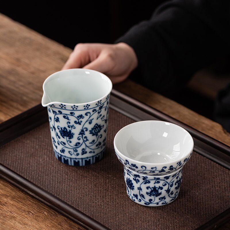 青花瓷茶漏全瓷过滤网陶瓷缠枝莲一体茶漏斗茶隔茶具公杯茶滤套装