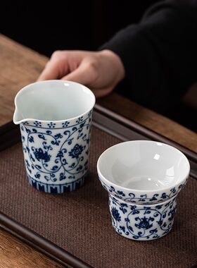 青花瓷茶漏全瓷过滤网陶瓷缠枝莲一体茶漏斗茶隔茶具公杯茶滤套装