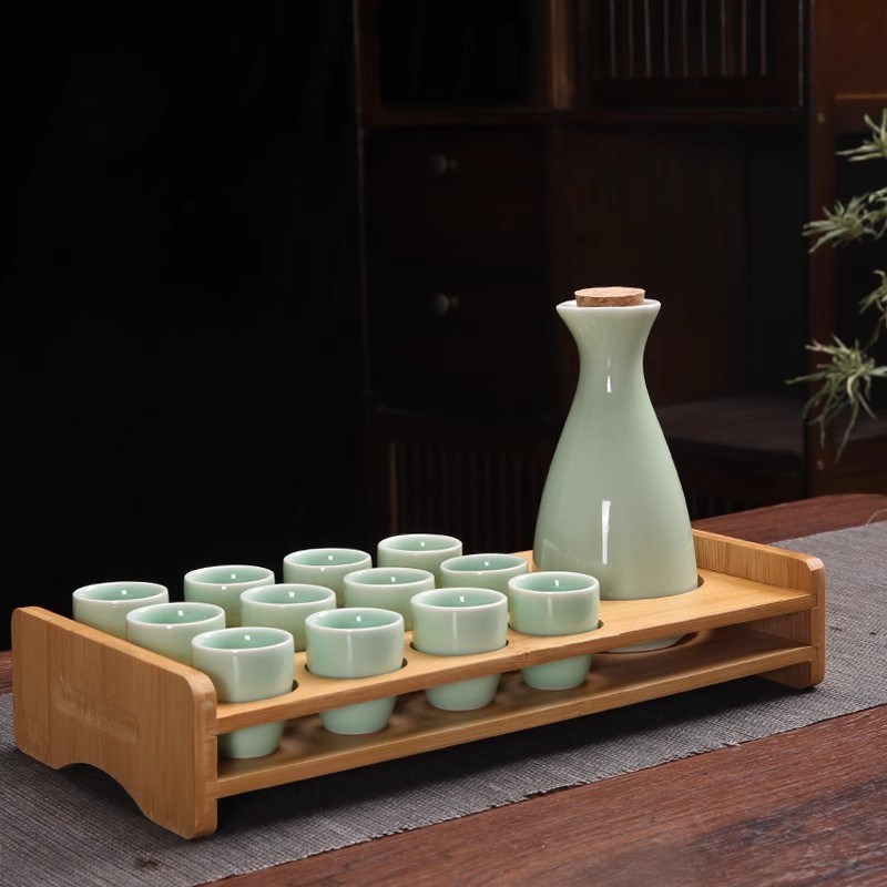 青瓷家用白酒分酒器陶瓷酒具套装半斤酒壶烈酒杯小酒盅带托盘架子图片