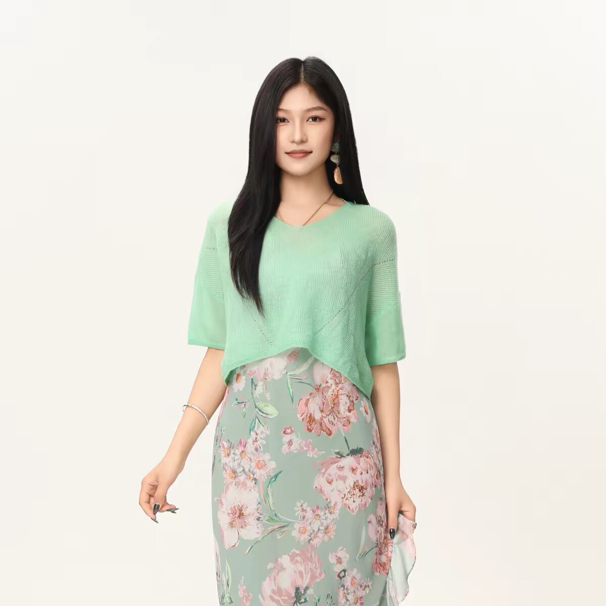 阿玛施时尚百搭潮流松弛V领前短后长纯色套头针织衫5399682-7T381