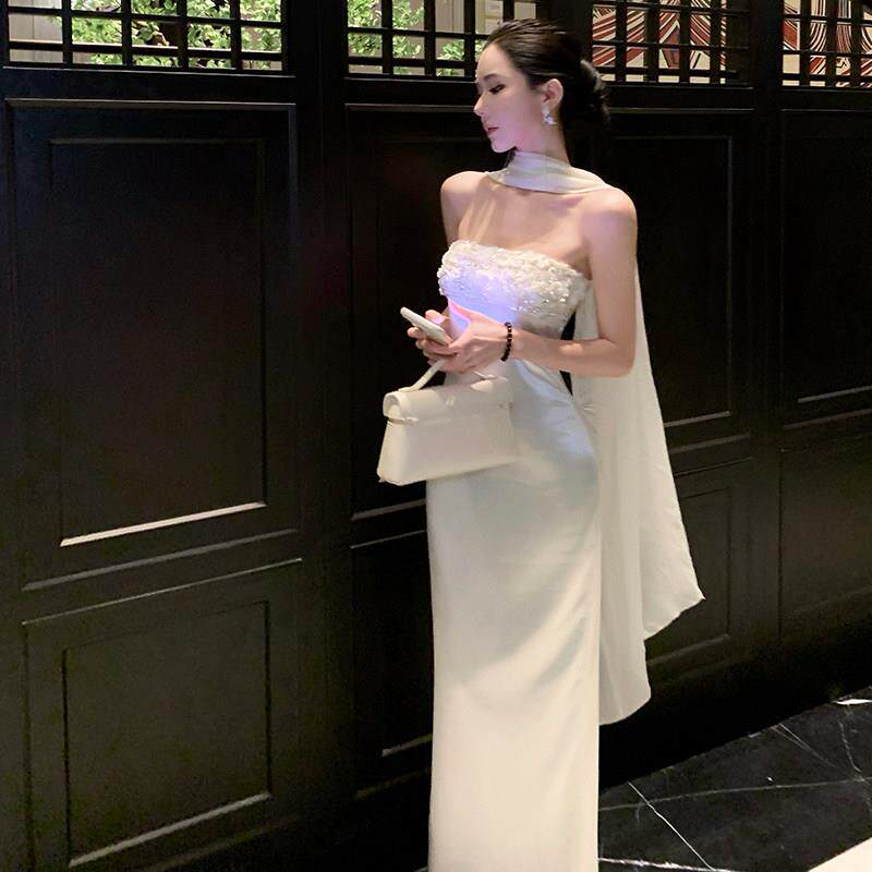 白色连衣裙女春季高级感名媛宴会晚礼服重工亮片缎面抹胸包臀长裙