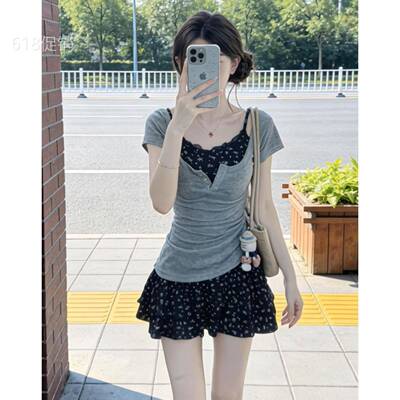 巨好看蓝色碎花吊带连衣裙子女2026新款夏季穿搭甜辣收腰短裙套装