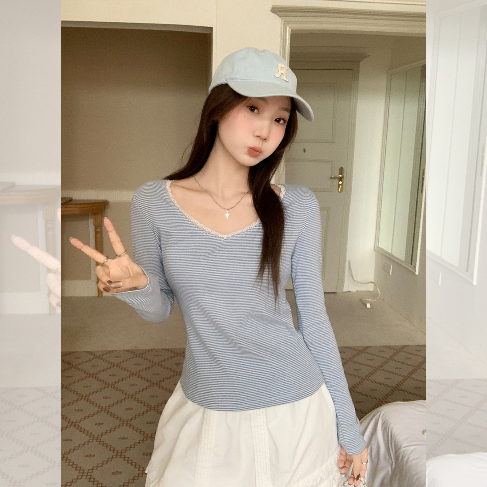 蓝白条纹蕾丝边V领长袖T恤女2026年春秋季修身显瘦撞色设计感上衣