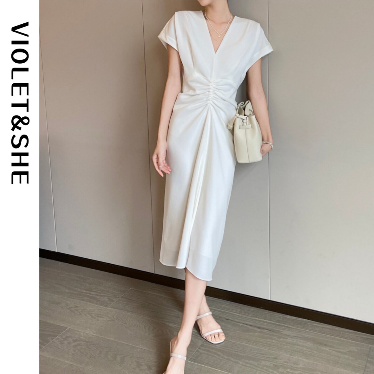 夏季白色V领修身鱼尾连衣裙