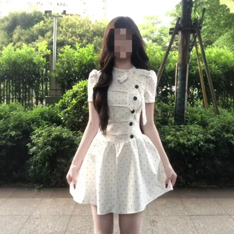 韩系设计感白色波点连衣裙夏季新款清新褶皱设计感修身显瘦短裙子