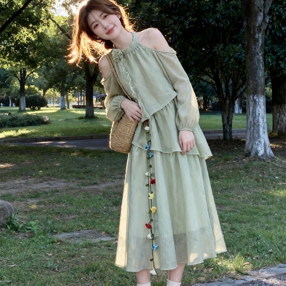 法式露肩绿色连衣裙气质减龄甜美新款度假2026夏季仙女蛋糕长裙