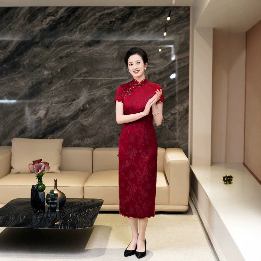 酒红色结婚妈妈婚宴礼服高贵年轻版喜婆婆装2026新款夏季旗袍连衣